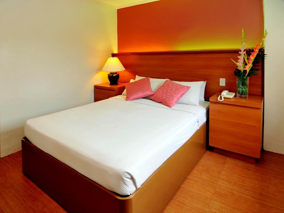 La Parilla Hotel Cabanatuan City Εξωτερικό φωτογραφία