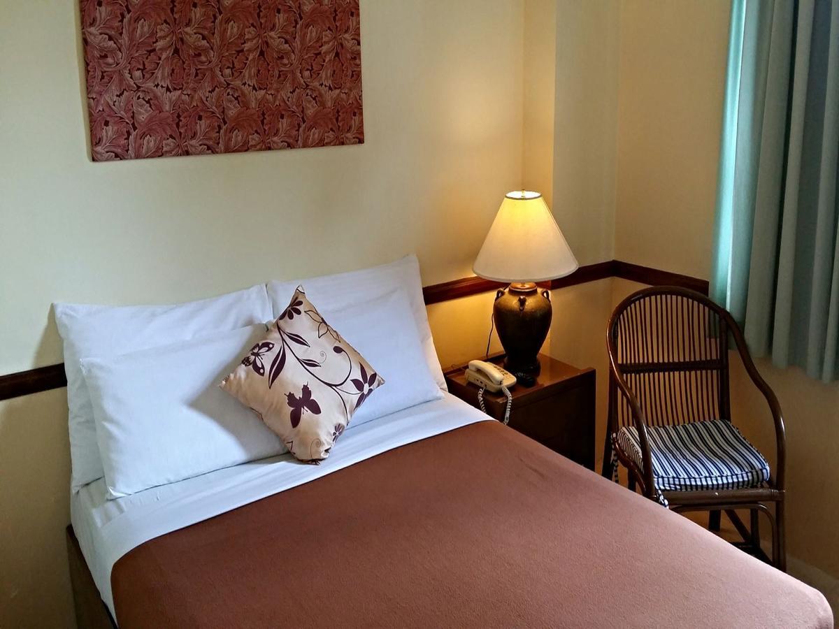 La Parilla Hotel Cabanatuan City Εξωτερικό φωτογραφία