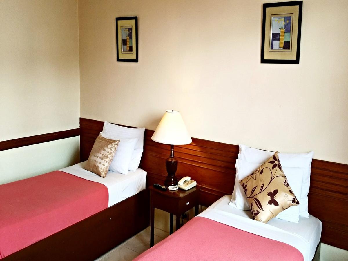 La Parilla Hotel Cabanatuan City Εξωτερικό φωτογραφία