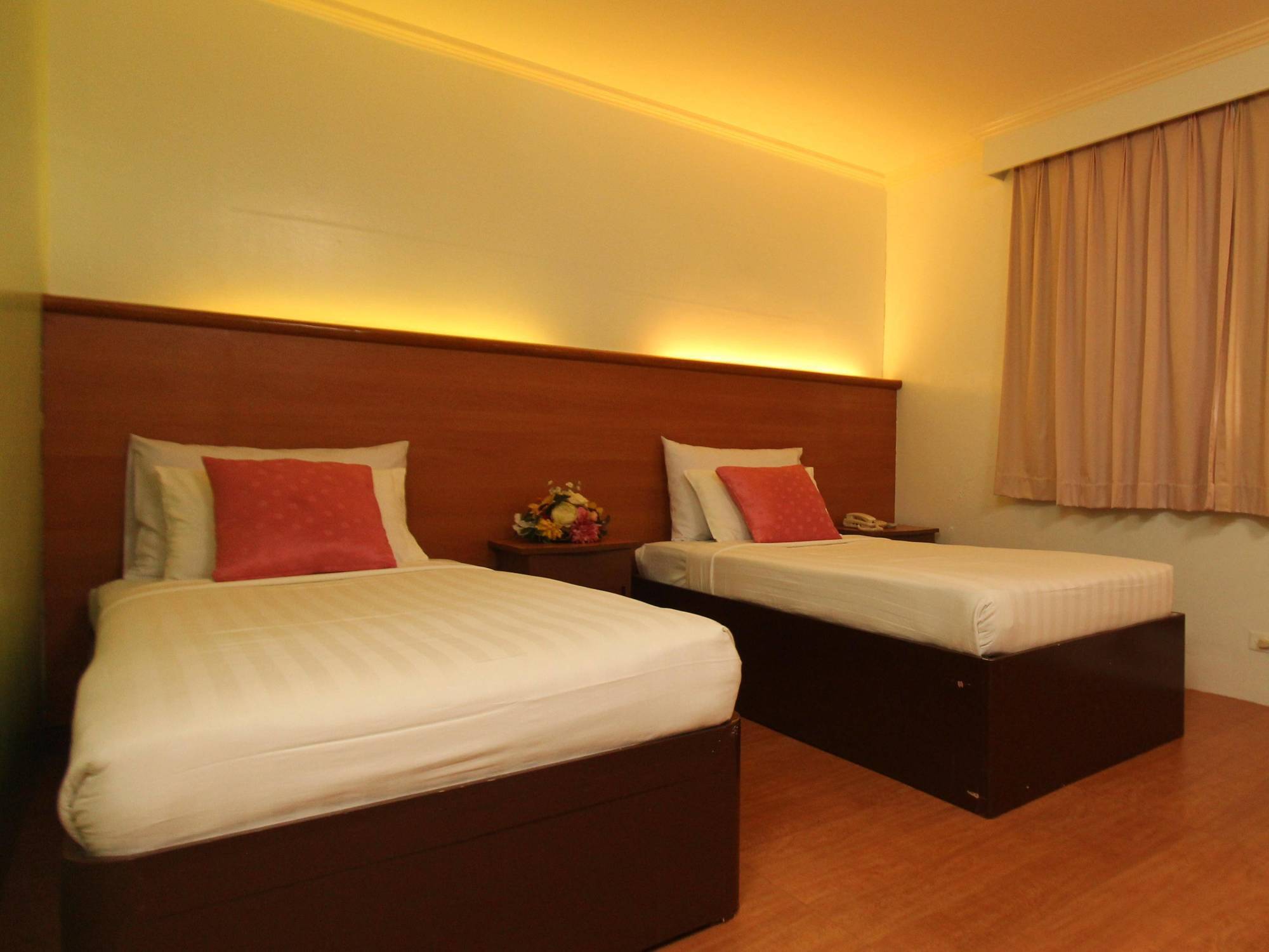 La Parilla Hotel Cabanatuan City Εξωτερικό φωτογραφία